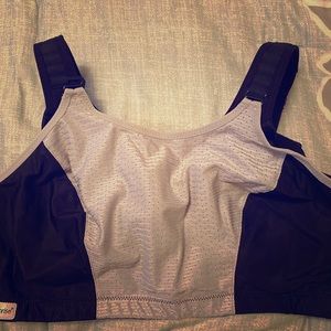 Never work black sports bra.